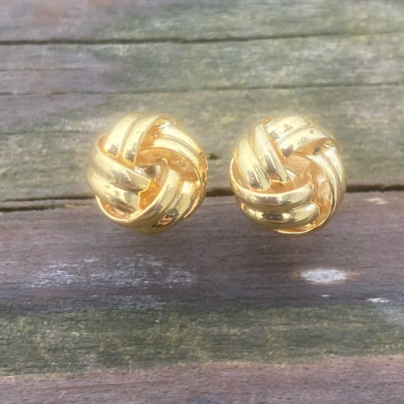 SOLD 💲Gold love knot stud earrings 8mm gold plated earrings - Picture 2 of 7